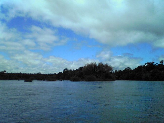 たまに青空がのぞいてみたり。<br />なんとなく、お天気良くなりそうな気もする。