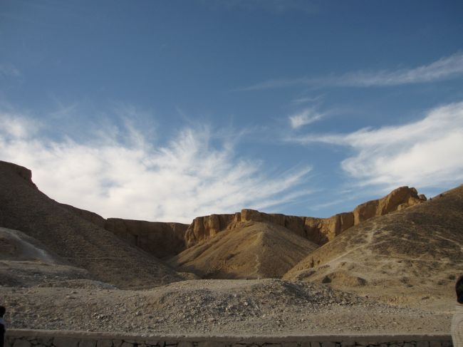 陽のかげり方で、また違った表情を見せる王家の谷。