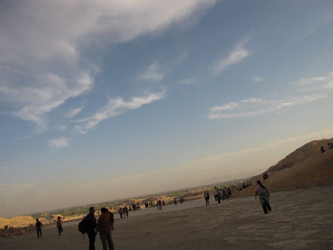 葬祭殿からの眺め。<br />そろそろ日も暮れてきました。<br />惜しいけど帰る時間です。