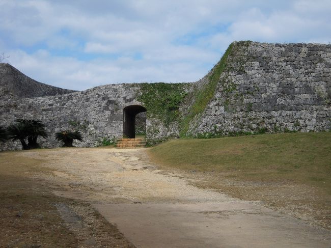 アーチ型石造門