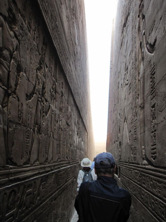 奥の回廊をぐるっとまわって…