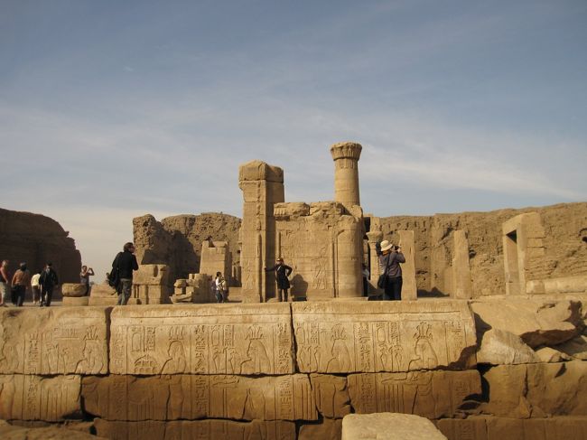 神殿の外の様子。