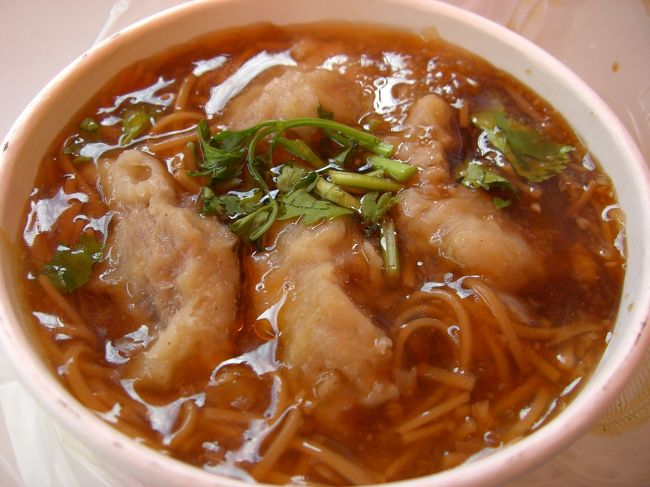 豚肉の麺線。<br />麺線はそうめんのような、そうめんよりしっかりしてるようなそんなかんじの麺です。<br />お土産に乾燥麺線買ってきたけどまだ食べてません。<br />ここのもおいしかったけど西門町の阿宗麺線のほうがかつおの出汁でおいしくてすきですね。