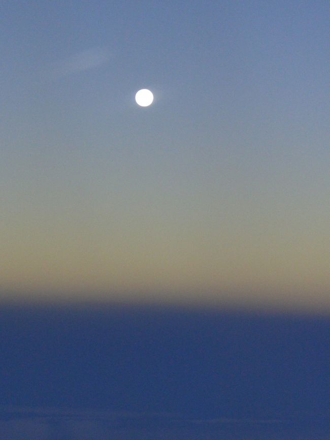 機内から見えた太陽。<br />ぼやっときれいでした。