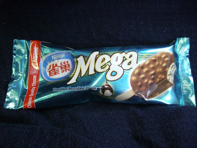 行きの機内で食後に配られたアイス。<br />機内食でアイスって初めてで驚きました。<br />