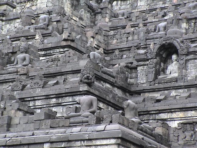 ボロブドゥール寺院遺跡』ボロブドゥール遺跡周辺(インドネシア