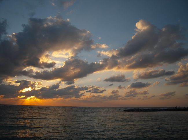 夕陽を見ようとサンセットビーチへ移動<br />