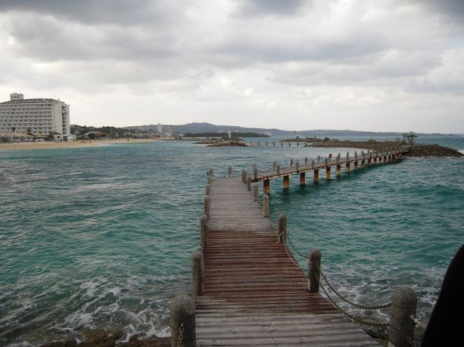 水しぶきがあがって濡れたのが一目瞭然なんですが、大丈夫でしょうか？<br />こんな寒い日に濡れたら最悪です。<br />足早に通り過ぎます。