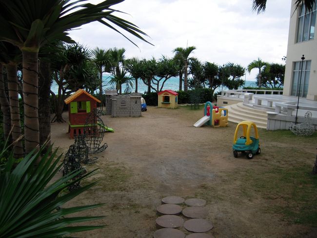 ホテルに戻りました。<br />子供の遊具が置いてあります