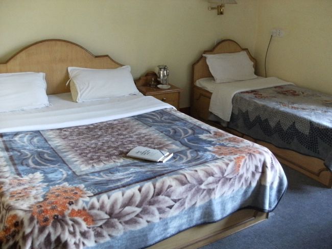 <br />　部屋の中の様子・・・<br /><br />　大き目のダブルベッドと側にシングルベッドがあった・・