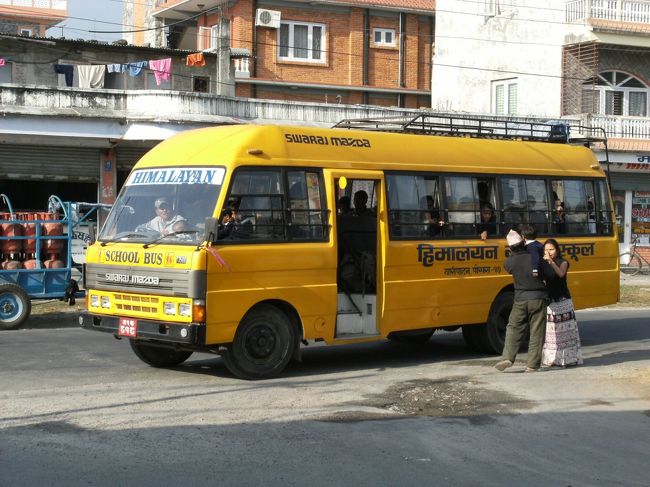 <br />　早速街を歩いてみることにした・・<br /><br />　スクールバスが子どもをお迎え