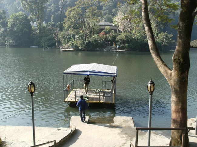 <br />　ホテル専用の渡し舟・・