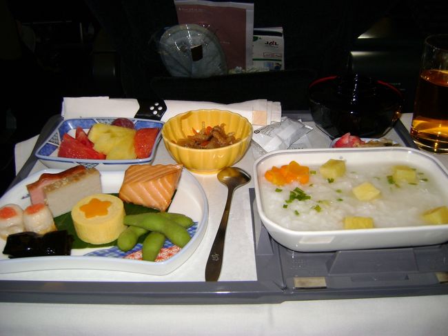 朝食はおかゆ。<br /><br />すべて完食。<br /><br /><br />最後の最後まで食いしん坊でした。