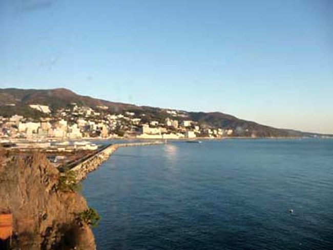朝の熱海。今日も良い天気でっす。<br />そして大晦日。<br />ホテルをチェックアウトして、箱根へ向かいまーす。<br /><br /><br />