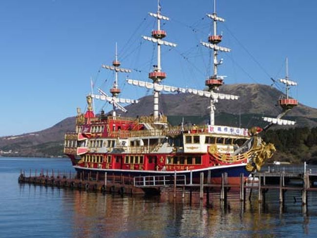 海賊船。<br />最近の湖は海賊船がつきものみたい。