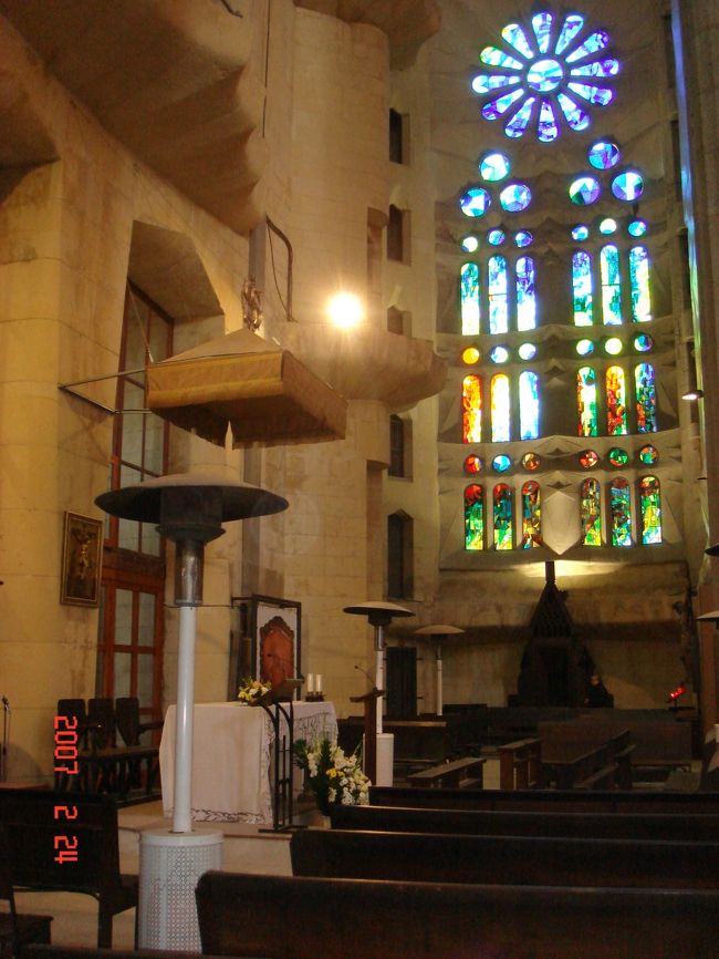 中はこんな感じ。<br />工事中で、中はいろいろ足場とか組まれてるけど<br />ちゃんと礼拝も行われているそうです。