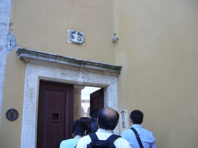 フランシスコ会修道院へ。