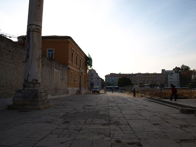 ところどころ、ローマ時代の面影を残す<br />風景も見られます。