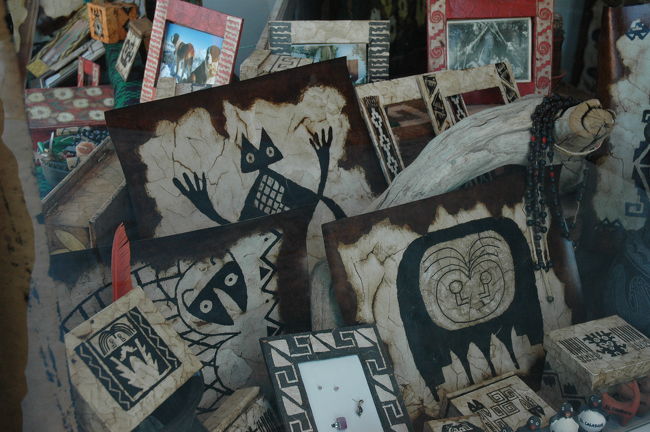 お土産物屋さんの民芸品