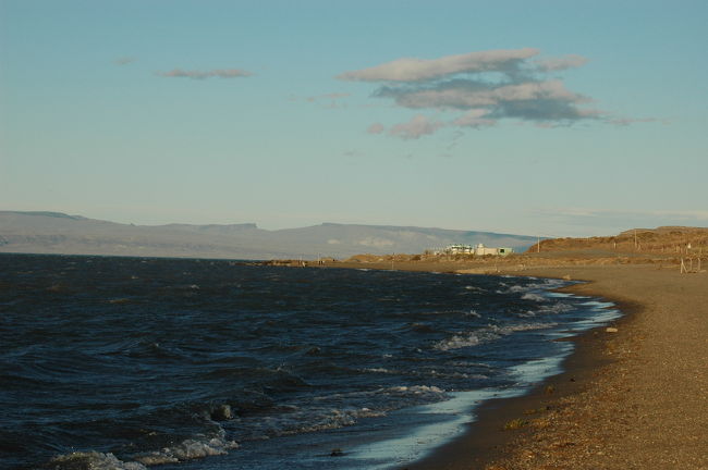 アルヘンティーノ湖まで来ました。<br />風が強くなってきました。