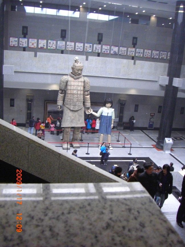 歴史に圧倒される、すばらしい展示がある中、<br /><br />一部はこんな微妙な展示も。