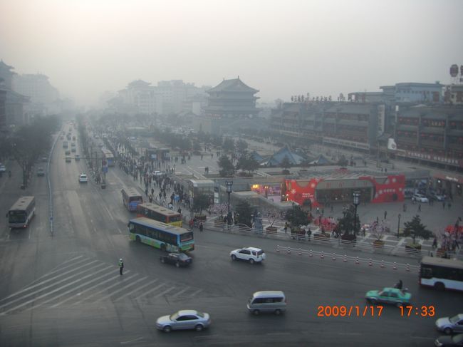 西門方向を望む。<br /><br />ここをず〜〜〜っと行くと、天竺まで続いてるのね。