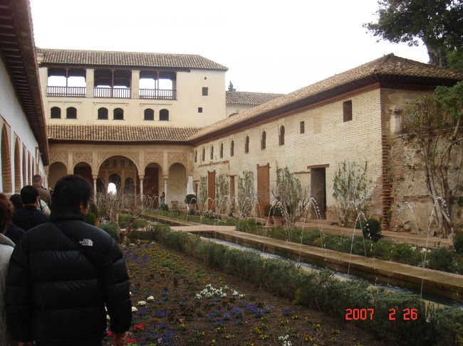 アルハンブラ宮殿。<br /><br />ここも、ほんと見ごたえあります。<br />さすが宮殿。<br />…もっと勉強してから行けばよかったと<br />思いました。。。