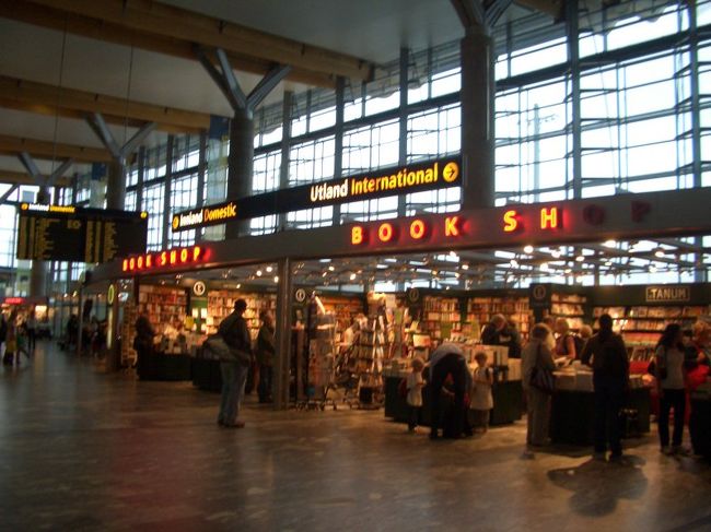 １０：００　空港到着<br />