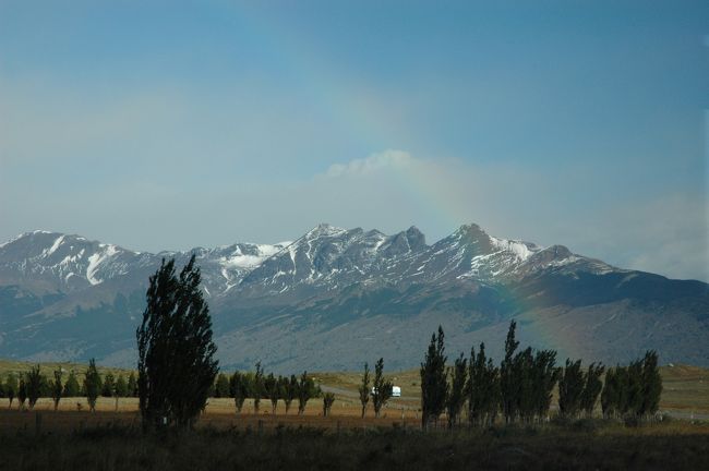 旅の全体像はこちらから<br />http://4travel.jp/traveler/-196-196-196-196/album/10300657/<br /><br />ツアーのバスは７時３０分にピック・アップに来ました。<br />西に向かってプンタ・バンデーラを目指します。<br />ふと見るとうっすらと虹が。