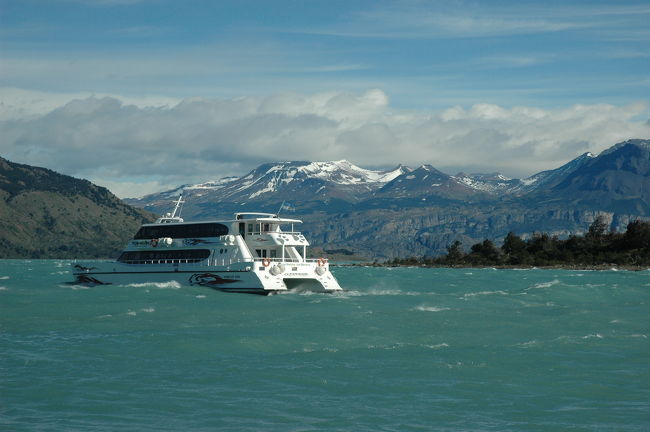 いよいよ出発。<br />予想以上に船は揺れます。