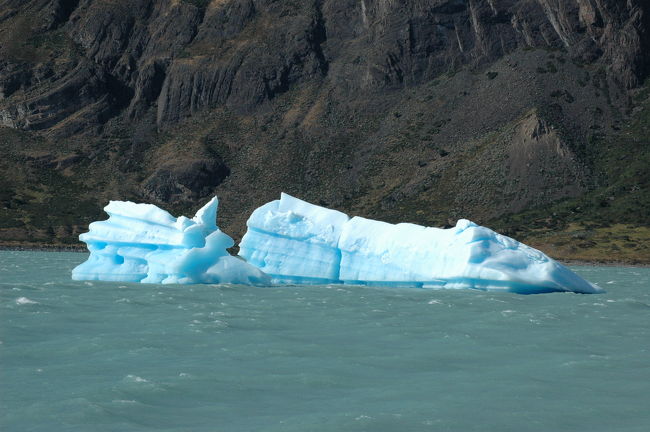 きれいなグレイシャーブルー