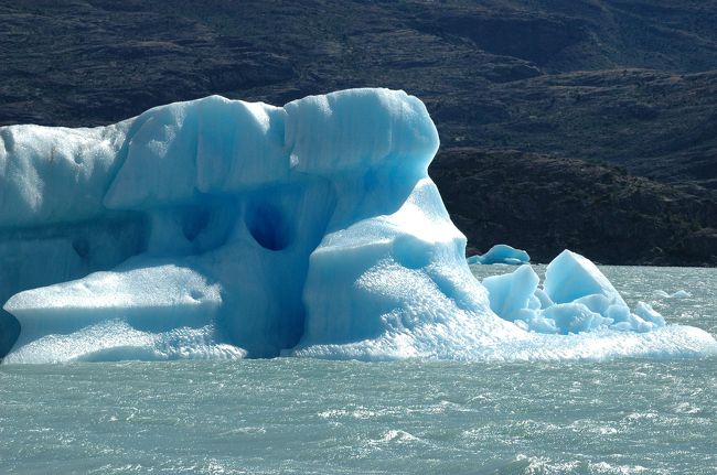 不思議な造形の氷山