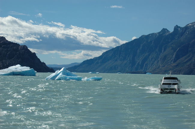 さらに湖の奥に進みます。