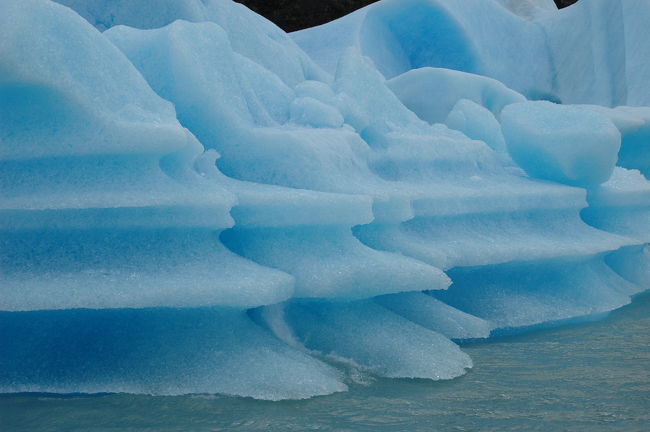 波が造った形でしょうか。