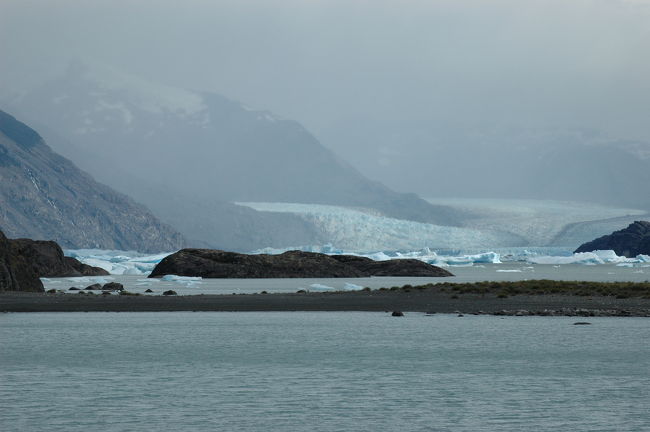さすが、ロス・グラシアレス国立公園最大の氷河、ウプサラ。<br />遠くからでも雄大さが実感できます。