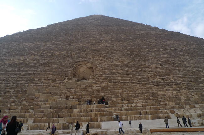 とにかく大きい！さすが一番大きいピラミッド。