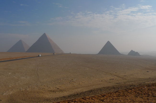 3つのピラミッドが見える場所へ