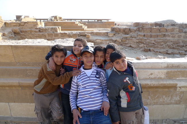 ここでも子供達が集まってきた