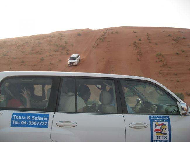 デザートサファリに参加しました。<br />日本からネットで予約して行ったのですが、現地到着後にリコンファームをしなくてはならず、すっかり忘れていて大変でした。