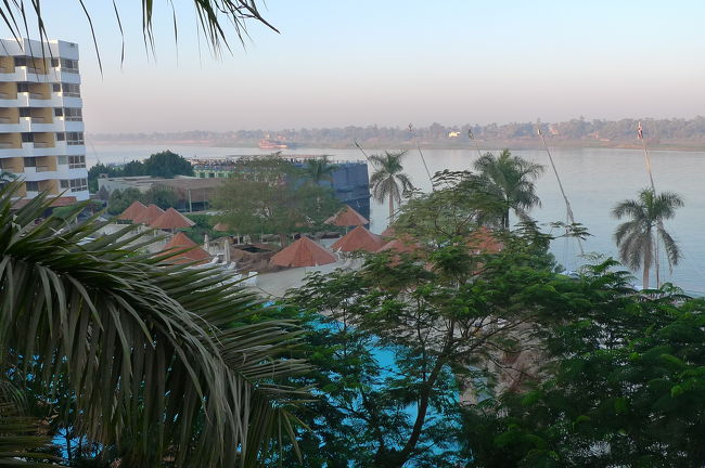 本日のホテルはピラミサ・イビス・ルクソール。ナイル川沿いなので眺めもいい。