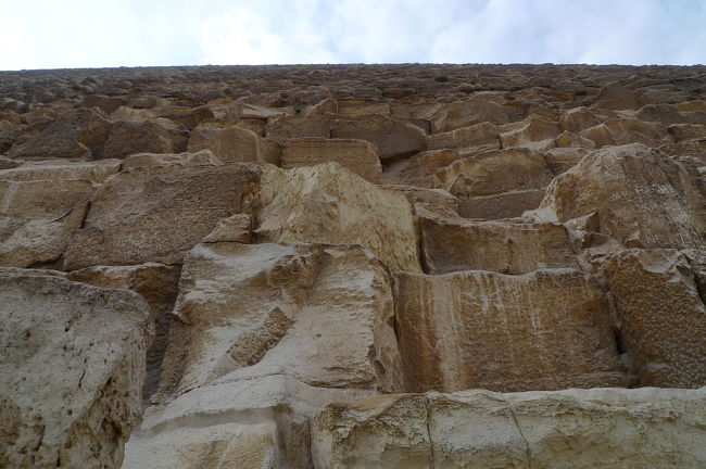 一つ一つの石が巨大