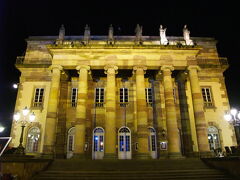 オペラ座

ギリシャ神殿みたい