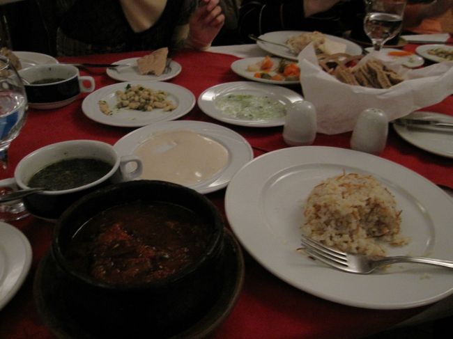 そして出てきた料理が<br />見覚えのある、「タジン」？！<br /><br />デ・ジャヴですか？<br />（ただ、牛→魚になっていた）<br /><br />美味しかったけど、まさかの２連チャンでビックリ！<br /><br />