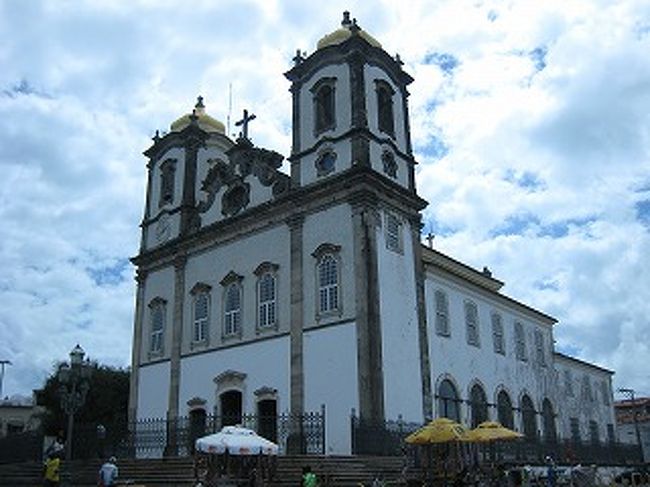 反対方向からのボンフィン教会です。