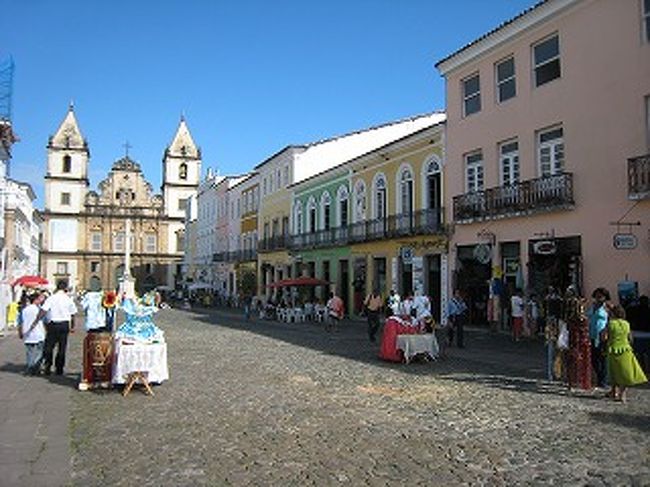きれいな町並みです。奥に見えるのがサンフランシスコ教会です。「黄金の教会」といわれています。