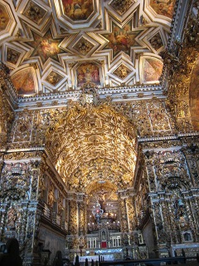 サンフランシスコ教会の内部です。（・・・撮影禁止だったかも？・・・）