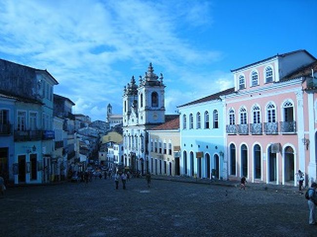 ペロウリーニョ広場です。ここもサルバドールを代表する風景です。（ちょっと青みがかっていますが・・・写真が）