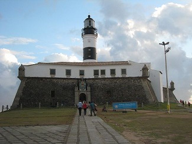 正面からの写真です。大きくそびえ立っています。