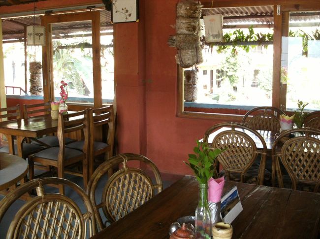 <br />　部屋を見た後、隣接するレストランに案内され食事を御馳走になってしまった・・・