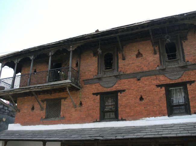 <br />　昔の古い家並みが残るオールドバザールは、こんなレンガ造りの家が立ち並んでいるのです。